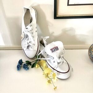 CONVERSE Unisex chuck Taylor All⭐️Star brand new with tag. Size 7 Men/8.5 Women